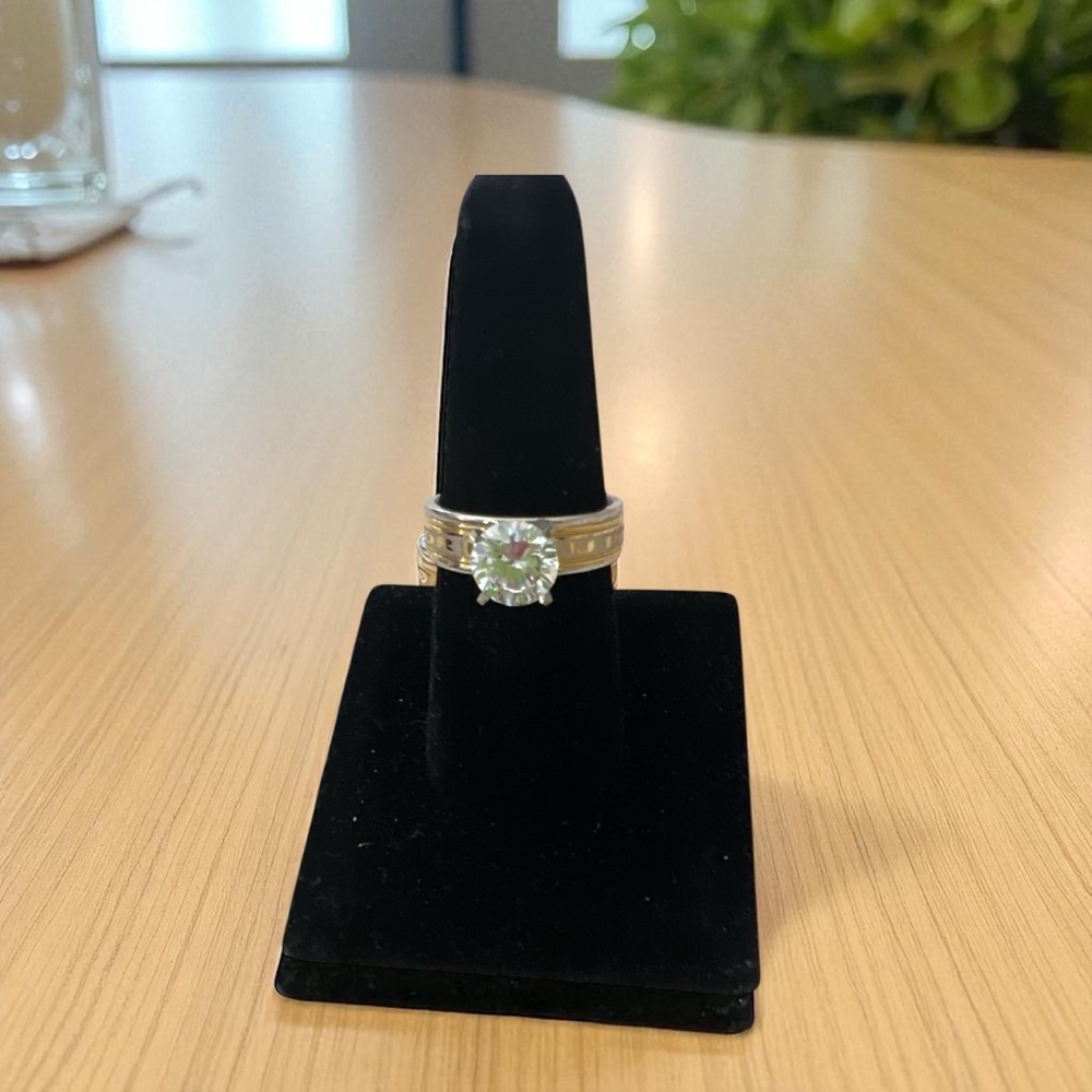 Beautiful, silver and gold tone ring